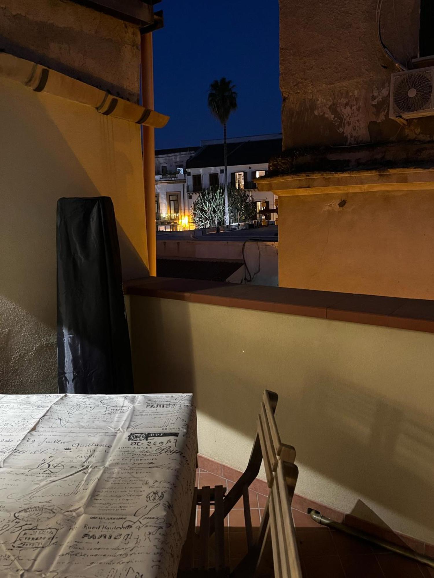 Maquedino Holiday Home & Terrace - Cozy Central Loft Palermo Exterior foto
